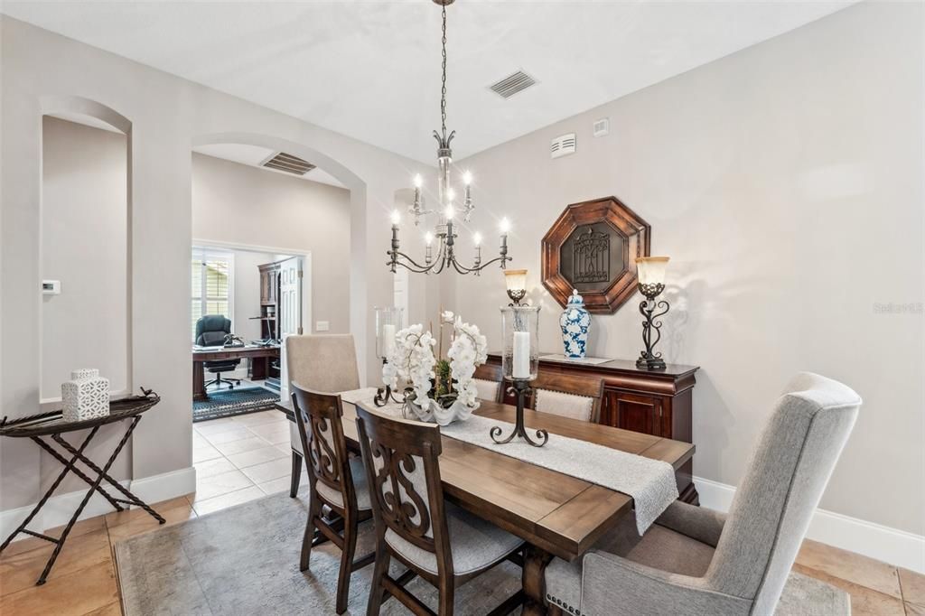 En Venta: $650,000 (5 camas, 3 baños, 3609 Pies cuadrados)