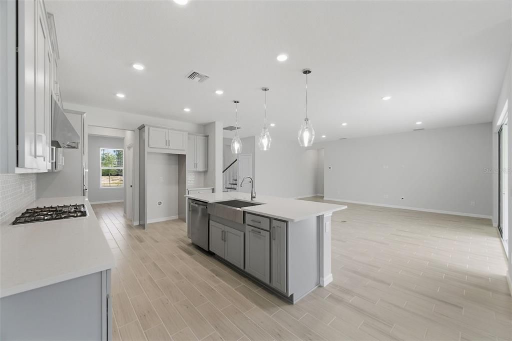 На продажу: $751,999 (5 спален, 4 ванн, 3835 Квадратных фут)