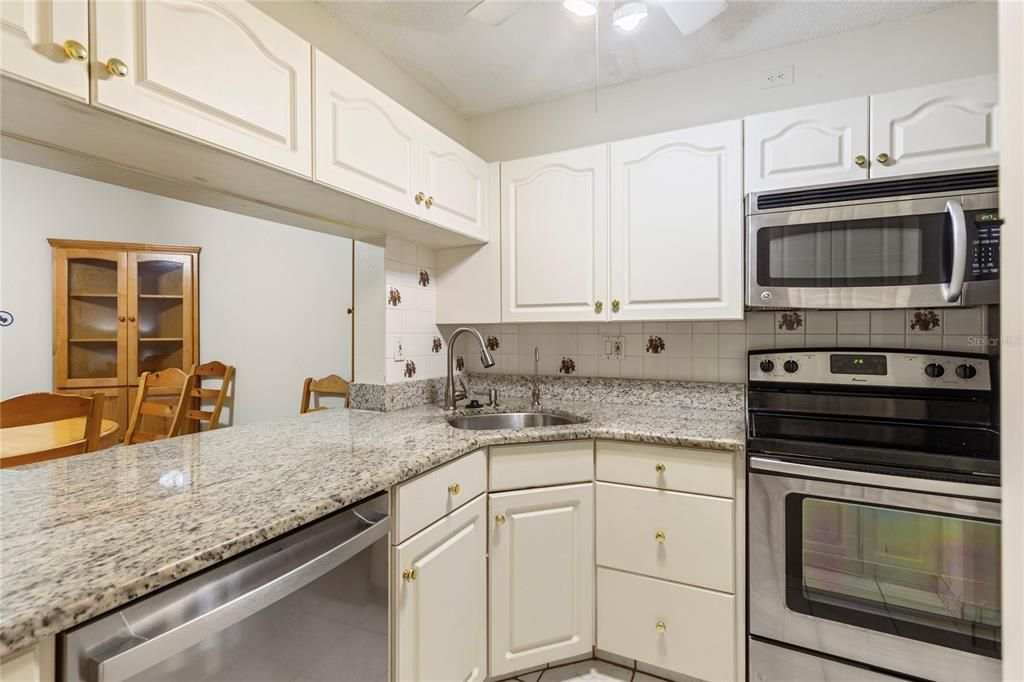 En Venta: $140,000 (2 camas, 2 baños, 979 Pies cuadrados)
