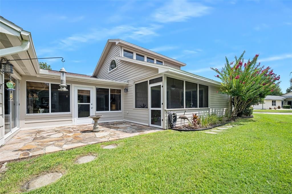 Activo con contrato: $439,000 (2 camas, 2 baños, 2430 Pies cuadrados)