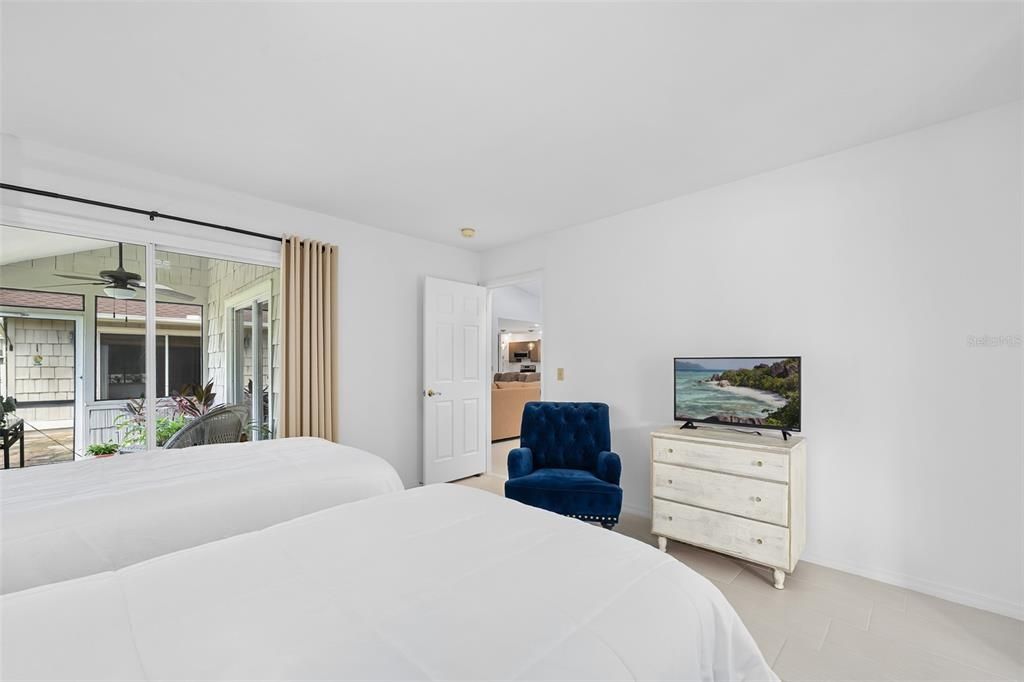 Activo con contrato: $439,000 (2 camas, 2 baños, 2430 Pies cuadrados)