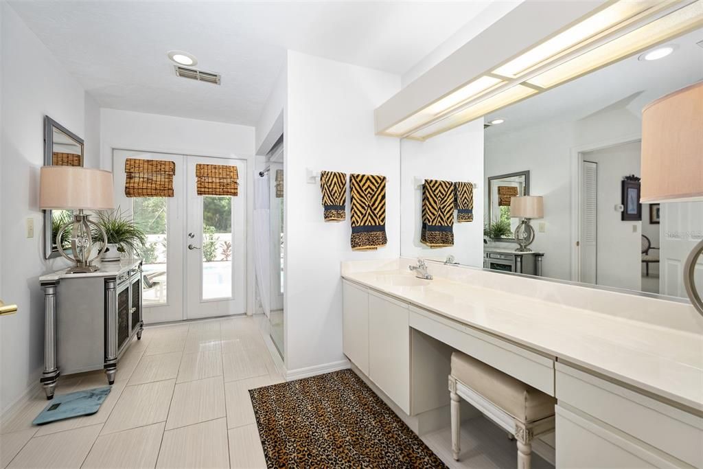 Activo con contrato: $439,000 (2 camas, 2 baños, 2430 Pies cuadrados)