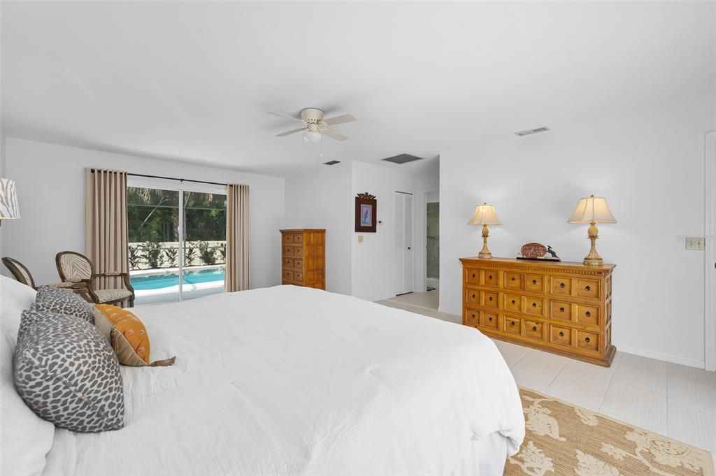 Activo con contrato: $439,000 (2 camas, 2 baños, 2430 Pies cuadrados)