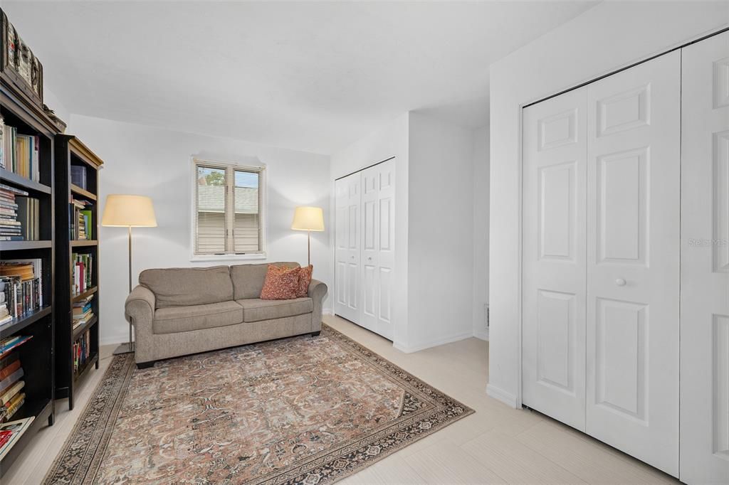 Activo con contrato: $439,000 (2 camas, 2 baños, 2430 Pies cuadrados)