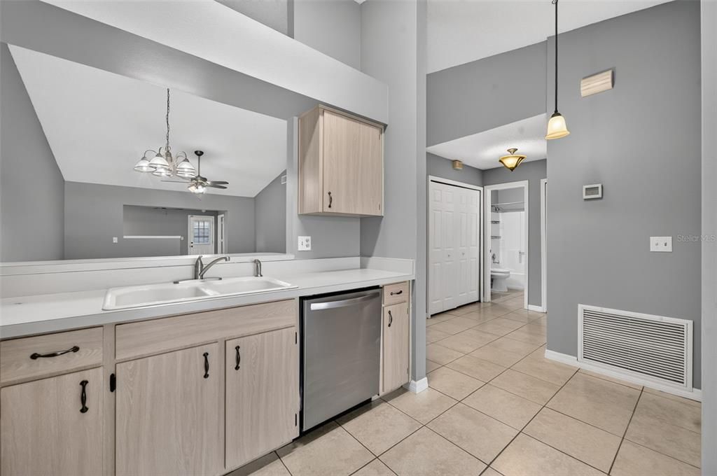 En Venta: $335,000 (3 camas, 2 baños, 1470 Pies cuadrados)