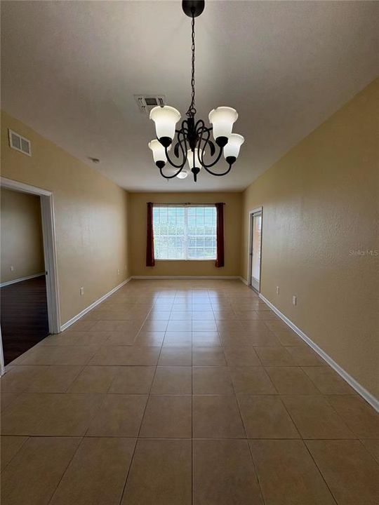 For Rent: $1,800 (3 beds, 2 baths, 1408 Square Feet)