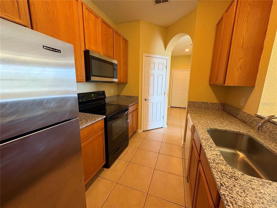For Rent: $1,800 (3 beds, 2 baths, 1408 Square Feet)