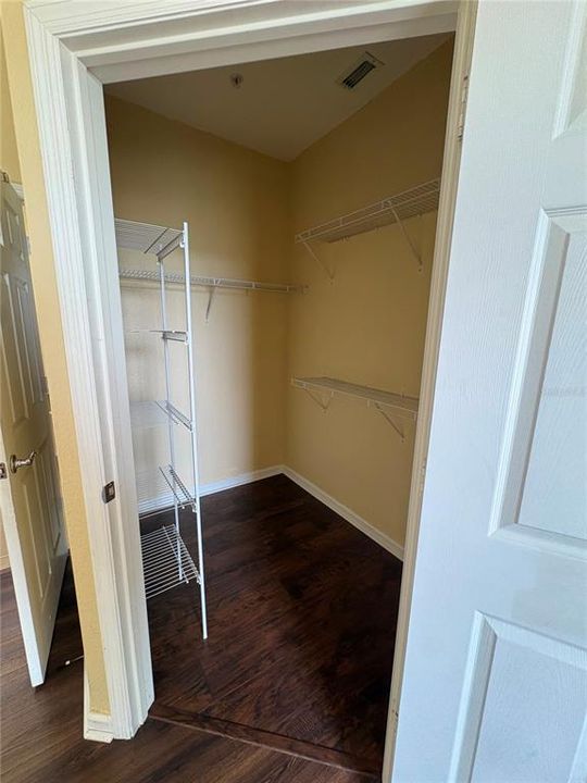 For Rent: $1,800 (3 beds, 2 baths, 1408 Square Feet)