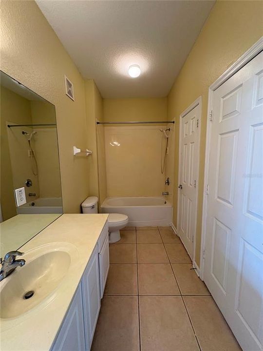 For Rent: $1,800 (3 beds, 2 baths, 1408 Square Feet)