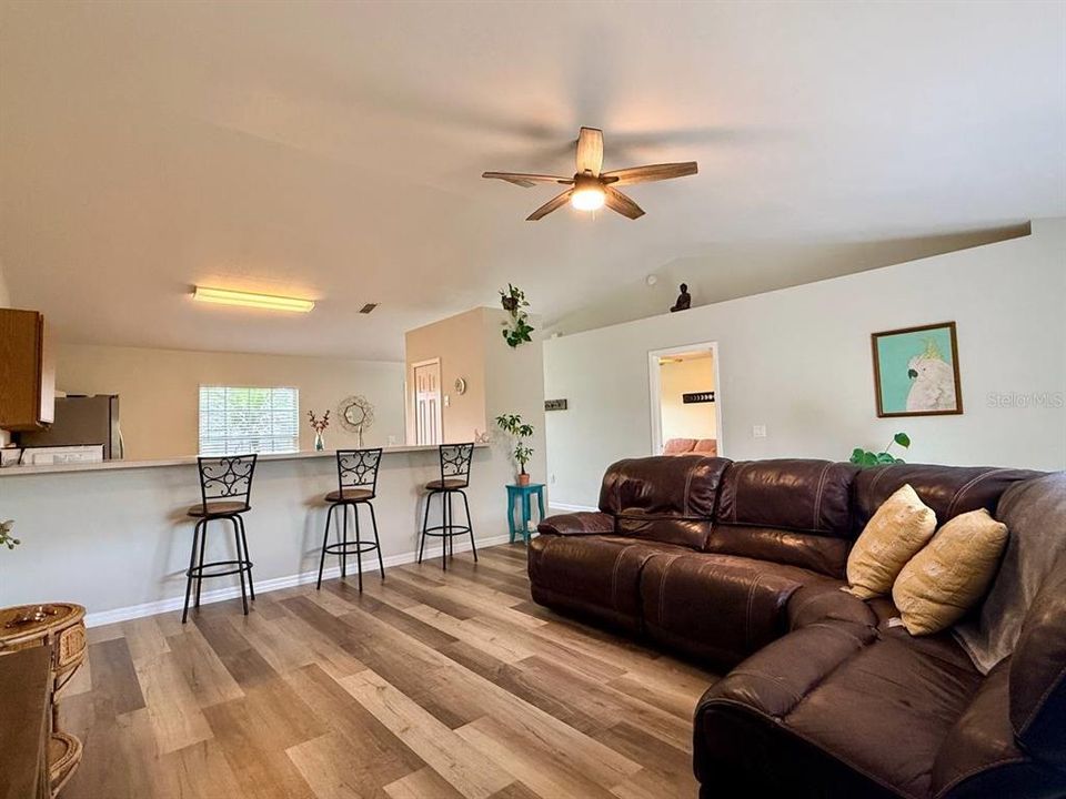 For Sale: $289,999 (3 beds, 2 baths, 1504 Square Feet)