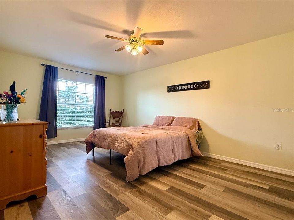 For Sale: $289,999 (3 beds, 2 baths, 1504 Square Feet)