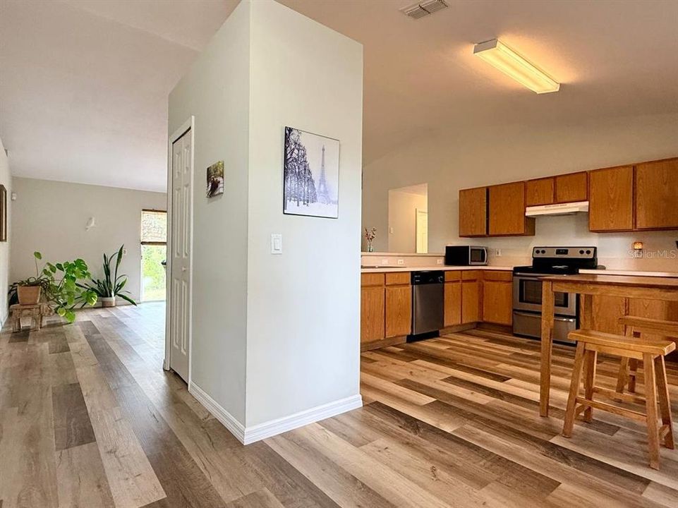 For Sale: $289,999 (3 beds, 2 baths, 1504 Square Feet)