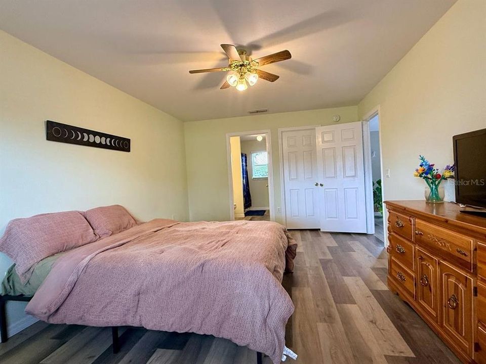 For Sale: $289,999 (3 beds, 2 baths, 1504 Square Feet)