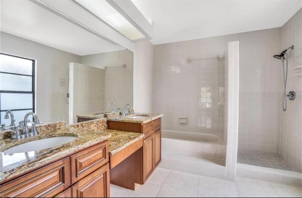 For Rent: $3,190 (4 beds, 2 baths, 1950 Square Feet)