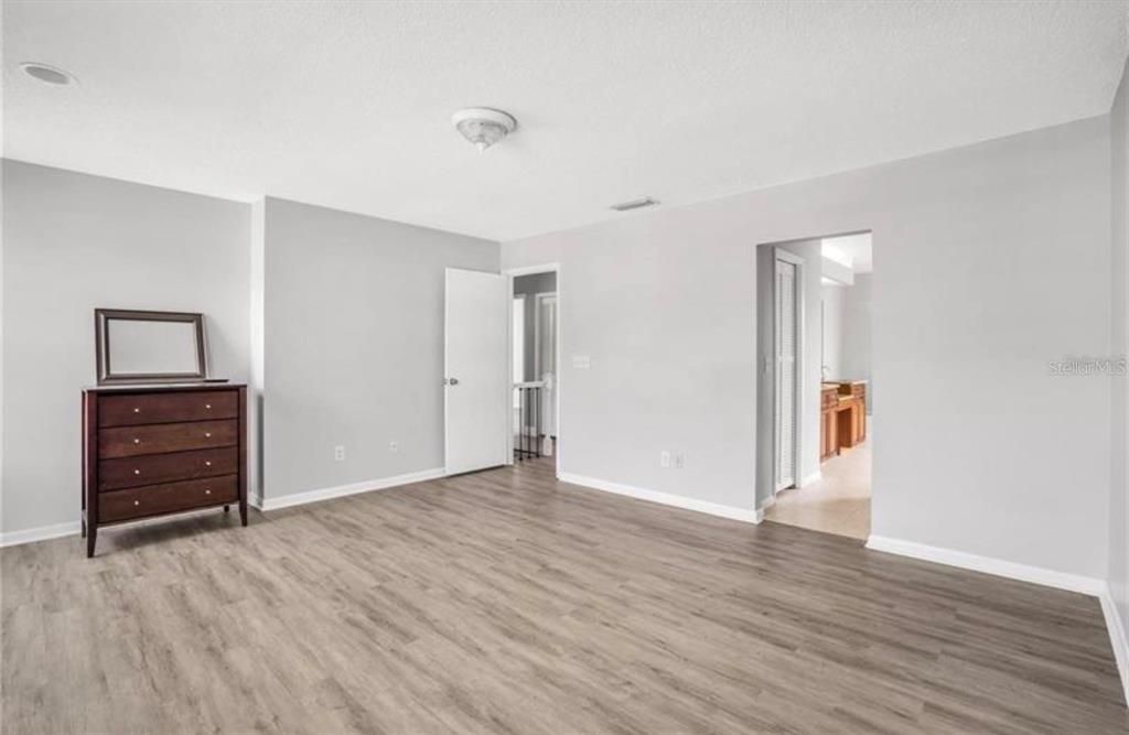For Rent: $3,190 (4 beds, 2 baths, 1950 Square Feet)