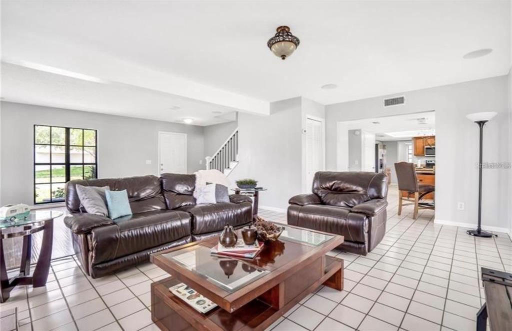 For Rent: $3,190 (4 beds, 2 baths, 1950 Square Feet)
