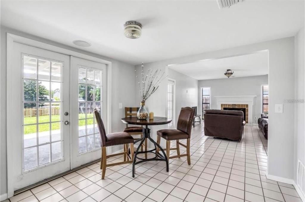 For Rent: $3,190 (4 beds, 2 baths, 1950 Square Feet)