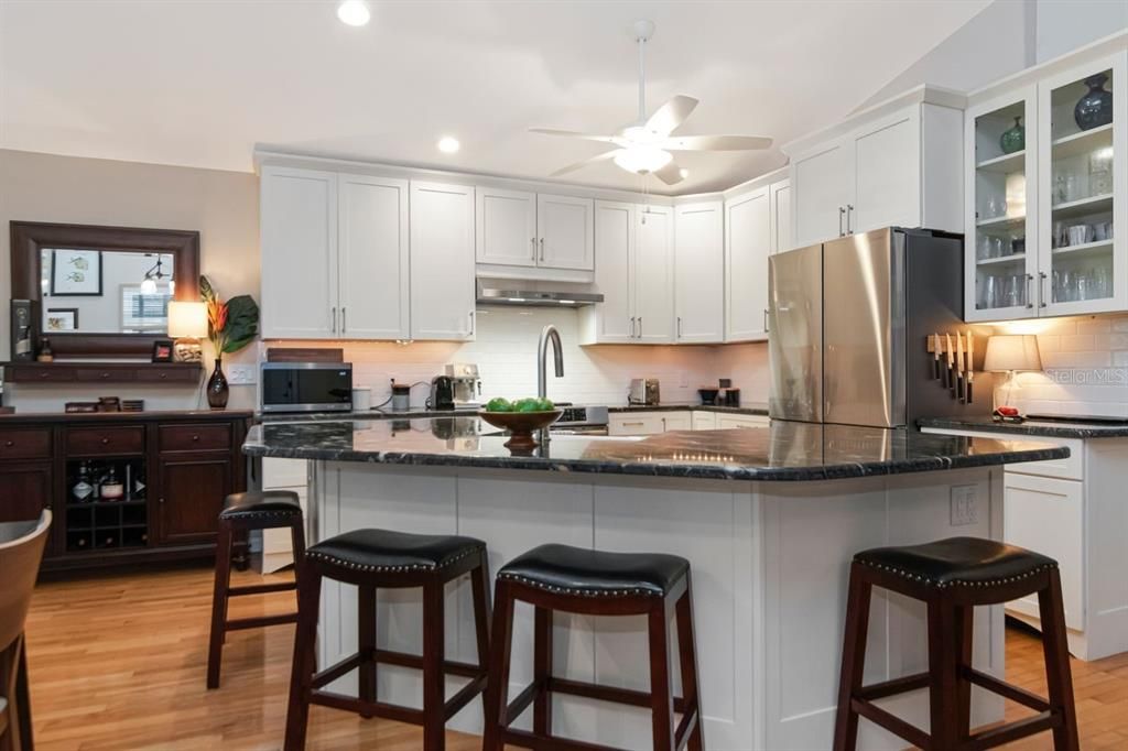 En Venta: $825,000 (4 camas, 2 baños, 2072 Pies cuadrados)