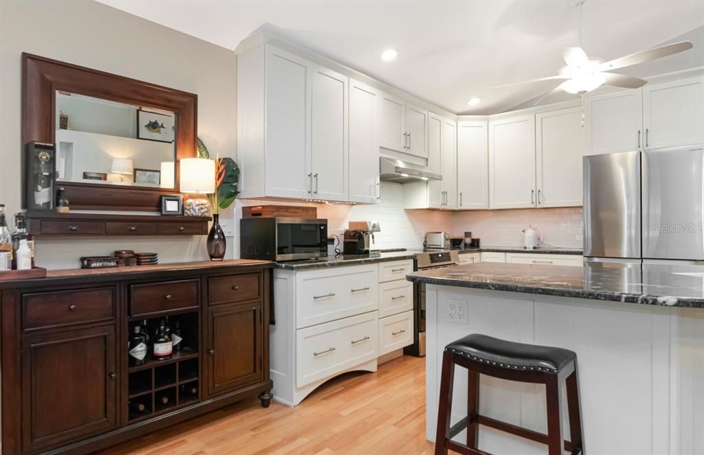 En Venta: $825,000 (4 camas, 2 baños, 2072 Pies cuadrados)