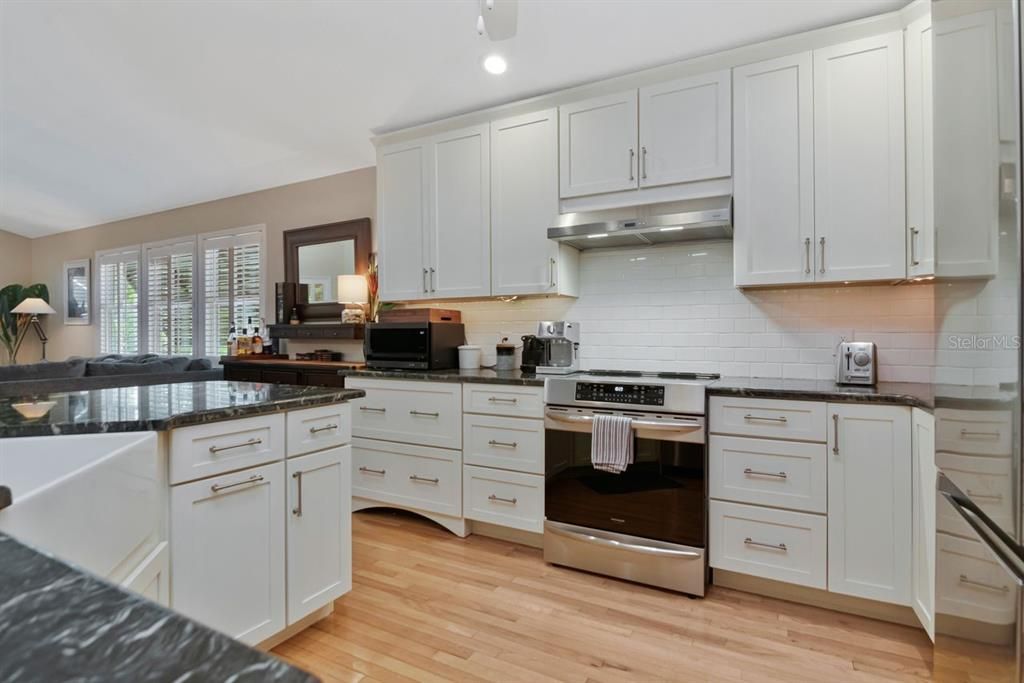 En Venta: $825,000 (4 camas, 2 baños, 2072 Pies cuadrados)