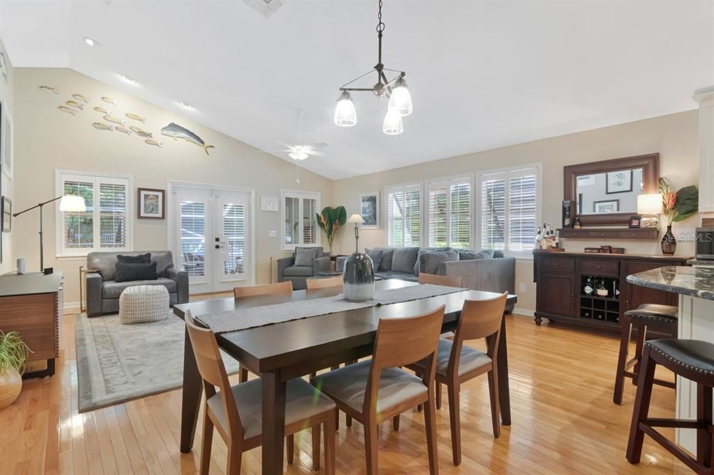 En Venta: $825,000 (4 camas, 2 baños, 2072 Pies cuadrados)