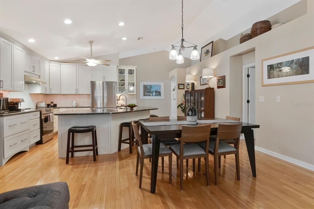 En Venta: $825,000 (4 camas, 2 baños, 2072 Pies cuadrados)