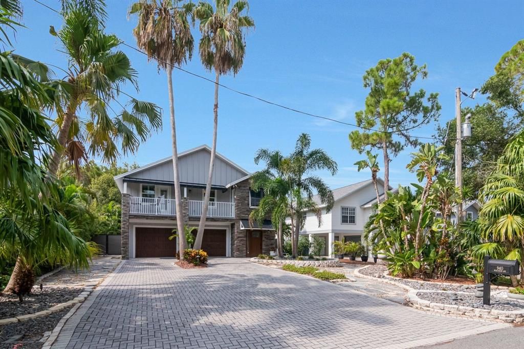En Venta: $825,000 (4 camas, 2 baños, 2072 Pies cuadrados)