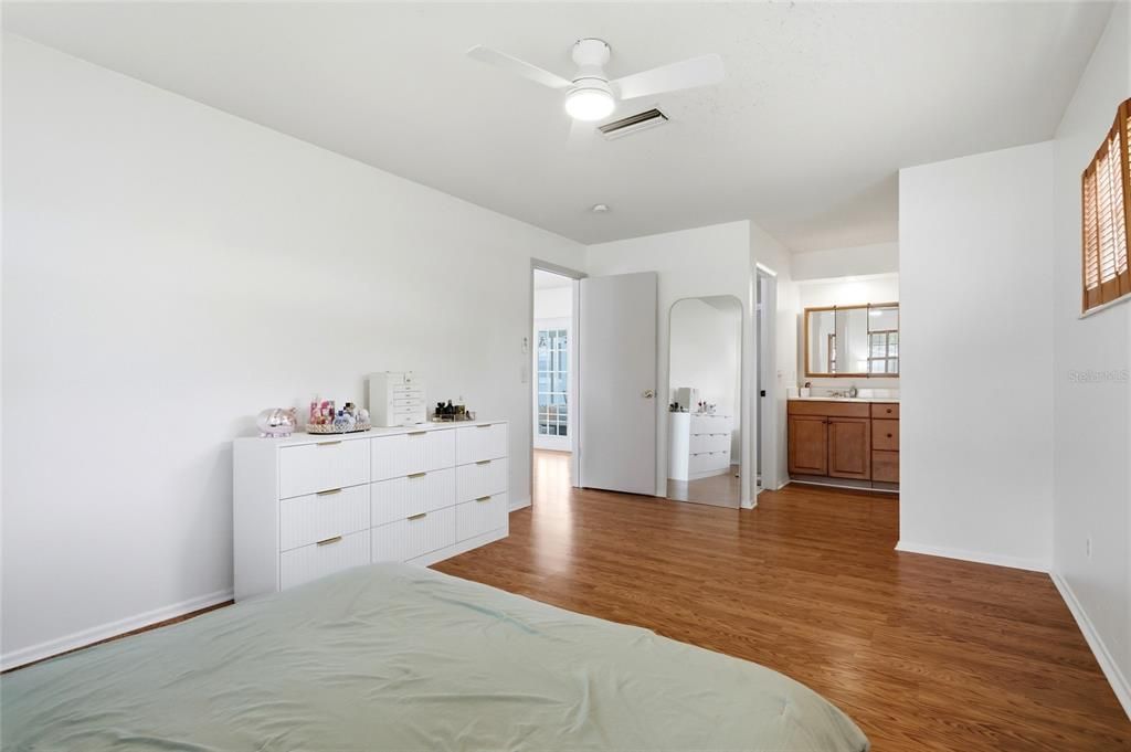 For Sale: $419,999 (3 beds, 2 baths, 2152 Square Feet)