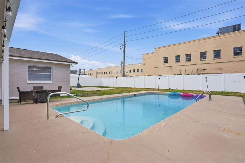 For Sale: $419,999 (3 beds, 2 baths, 2152 Square Feet)
