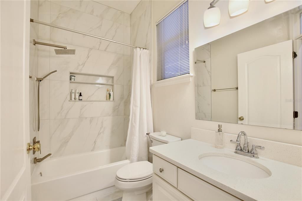 En Venta: $1,075,000 (7 camas, 5 baños, 3608 Pies cuadrados)