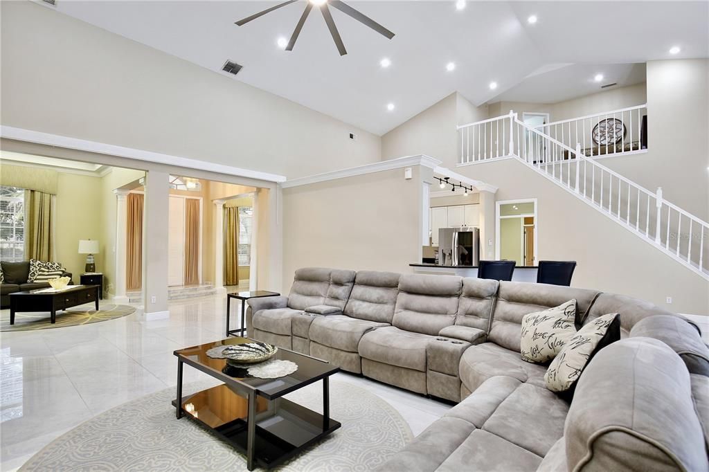 En Venta: $1,075,000 (7 camas, 5 baños, 3608 Pies cuadrados)
