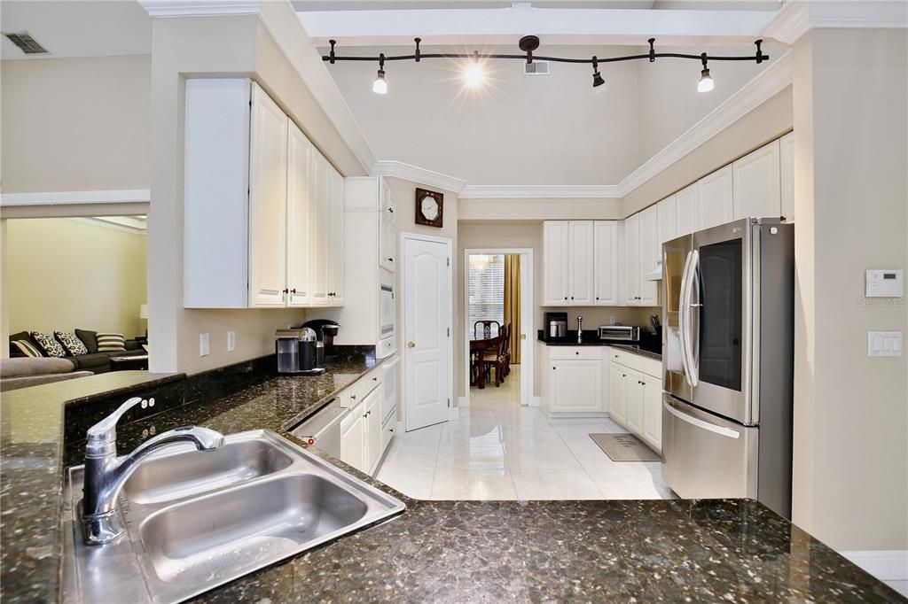 En Venta: $1,075,000 (7 camas, 5 baños, 3608 Pies cuadrados)