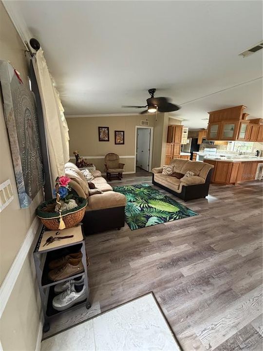 For Sale: $399,900 (3 beds, 2 baths, 1404 Square Feet)