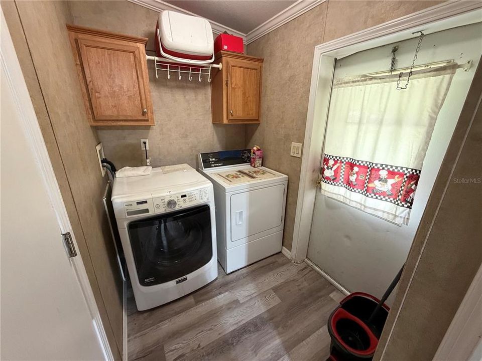 For Sale: $399,900 (3 beds, 2 baths, 1404 Square Feet)