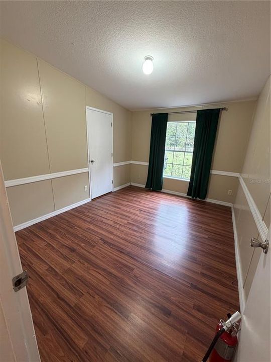 For Sale: $399,900 (3 beds, 2 baths, 1404 Square Feet)