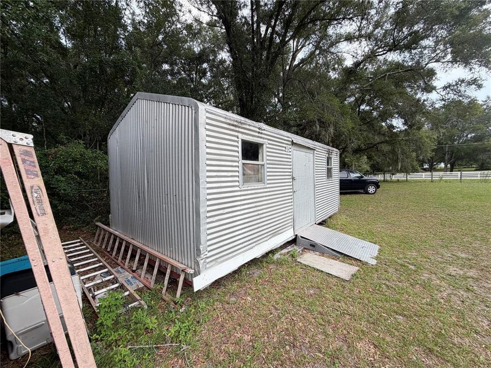 For Sale: $399,900 (3 beds, 2 baths, 1404 Square Feet)
