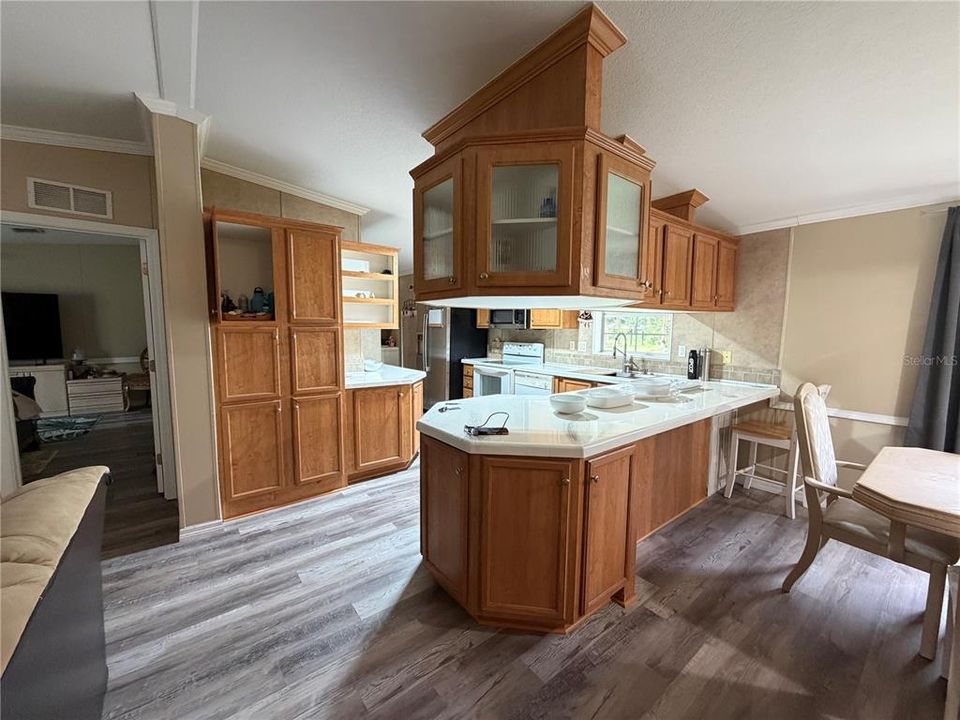 For Sale: $399,900 (3 beds, 2 baths, 1404 Square Feet)