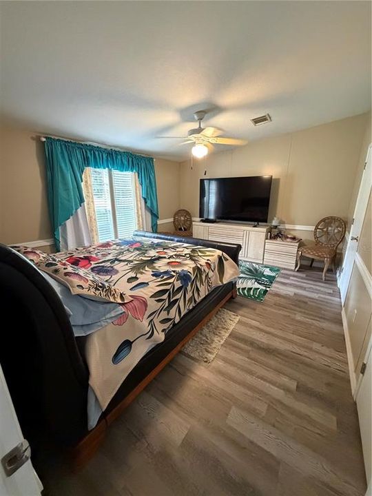 For Sale: $399,900 (3 beds, 2 baths, 1404 Square Feet)