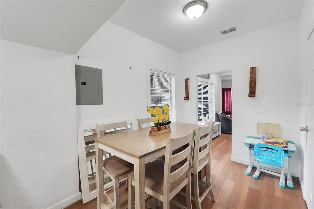 В аренду: $1,700 (2 спален, 1 ванн, 1032 Квадратных фут)