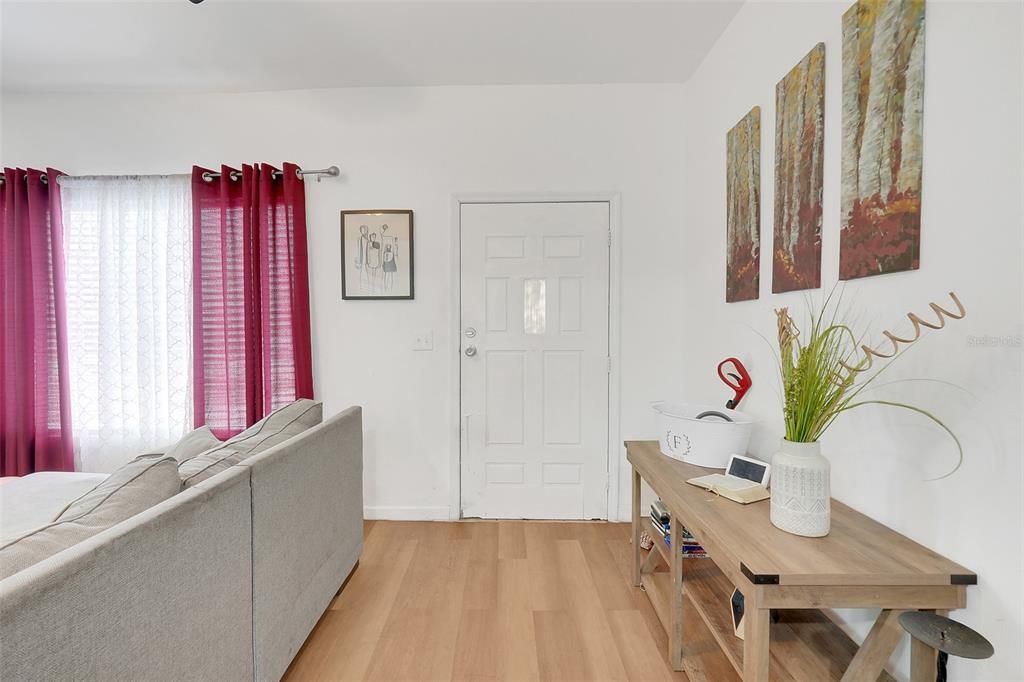 В аренду: $1,700 (2 спален, 1 ванн, 1032 Квадратных фут)