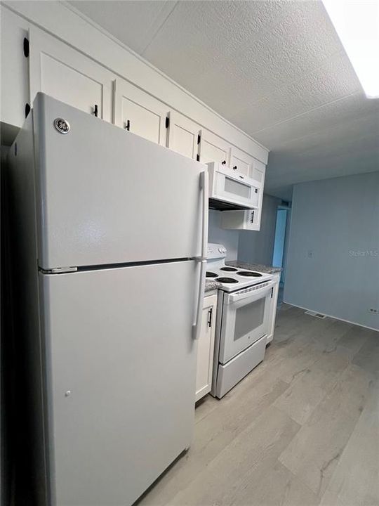 На продажу: $185,000 (2 спален, 2 ванн, 960 Квадратных фут)