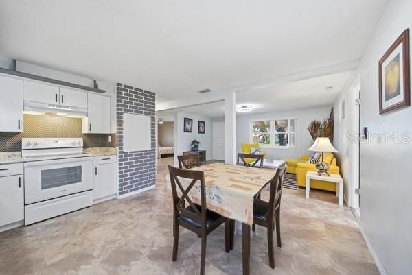 На продажу: $299,900 (3 спален, 1 ванн, 818 Квадратных фут)