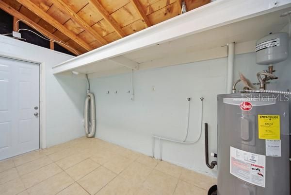 На продажу: $299,900 (3 спален, 1 ванн, 818 Квадратных фут)