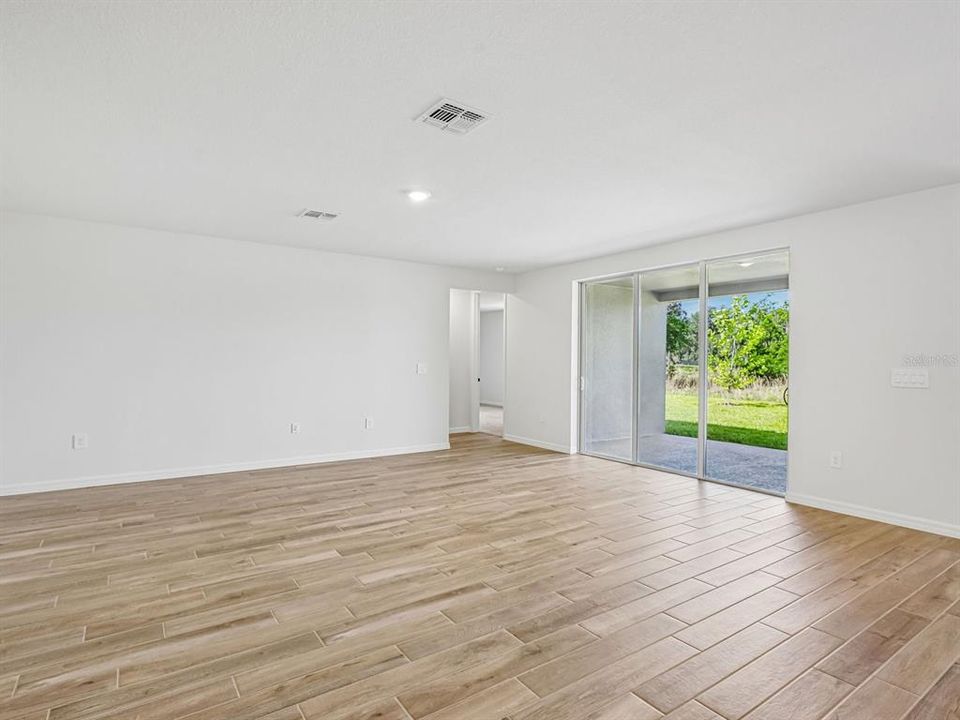 En Venta: $436,070 (4 camas, 3 baños, 2486 Pies cuadrados)