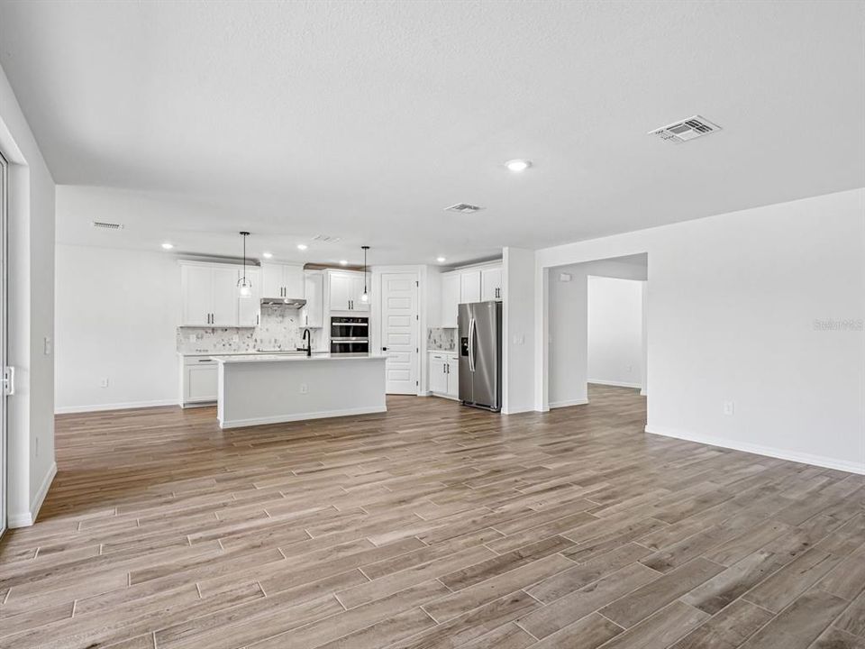 En Venta: $436,070 (4 camas, 3 baños, 2486 Pies cuadrados)