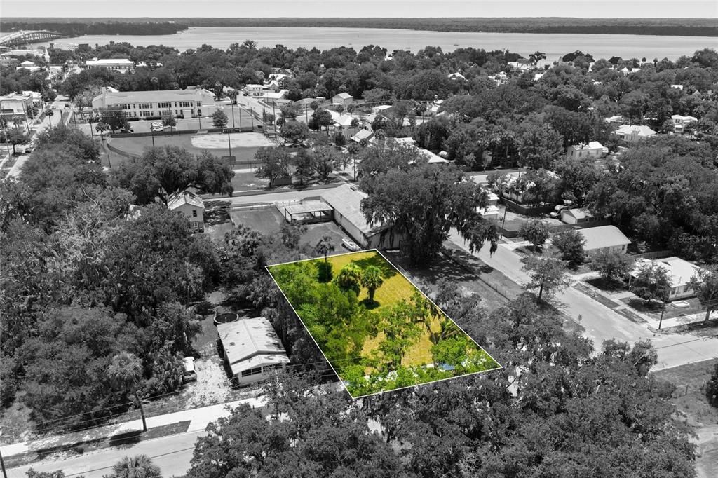 На продажу: $99,900 (0.17 acres)