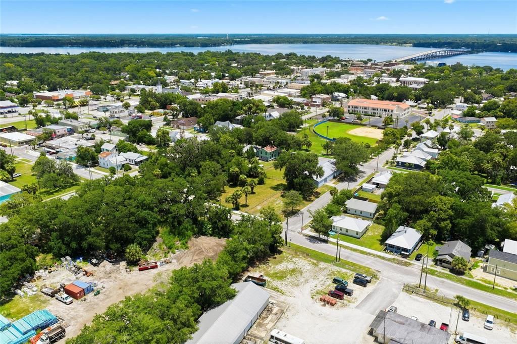 На продажу: $99,900 (0.17 acres)