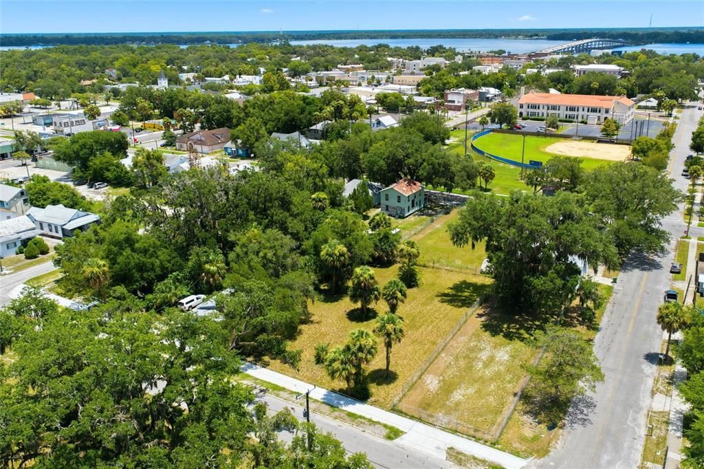 На продажу: $99,900 (0.17 acres)