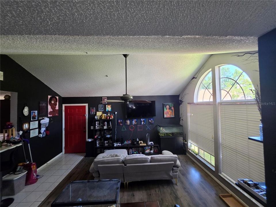For Sale: $179,000 (3 beds, 2 baths, 1138 Square Feet)