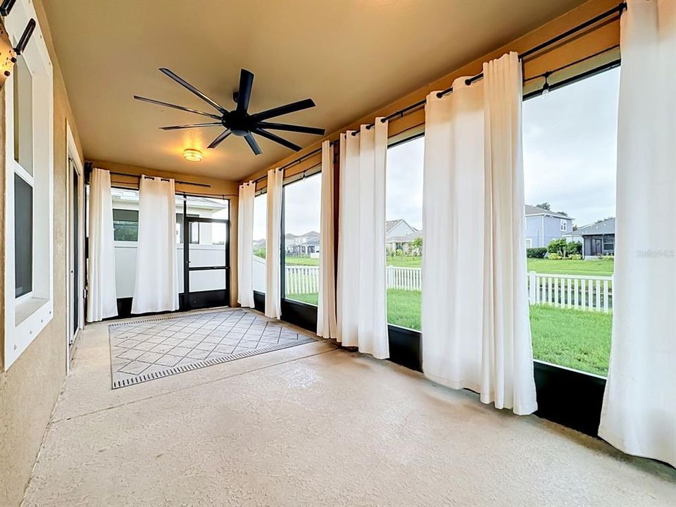 Activo con contrato: $379,500 (4 camas, 2 baños, 1837 Pies cuadrados)